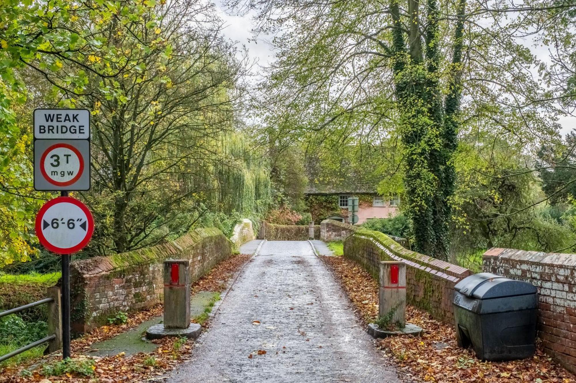 Maltings Lodge Chelsworth Экстерьер фото